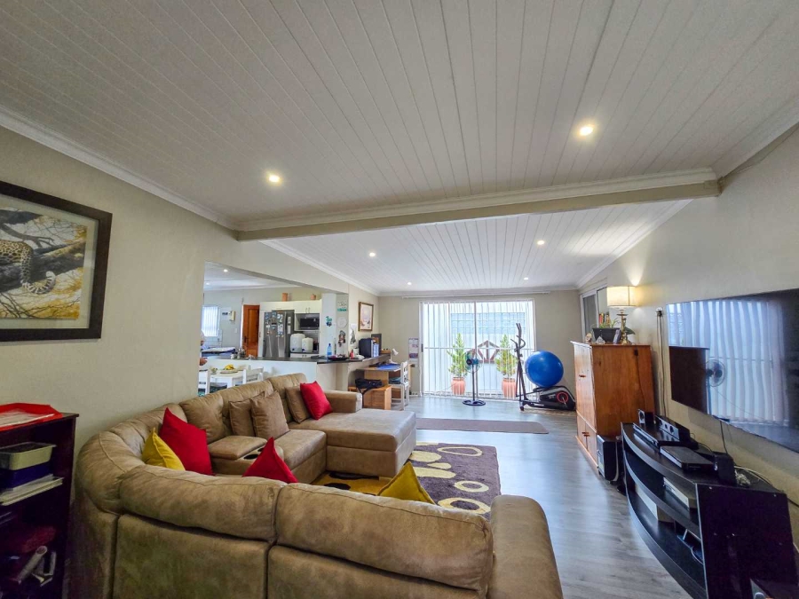 3 Bedroom Property for Sale in Stilbaai Wes Western Cape